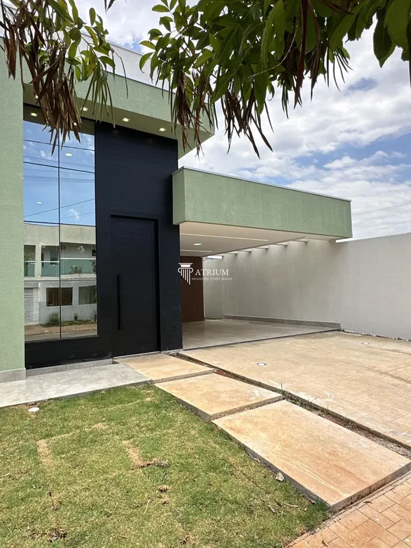 Apresentamos uma belíssima casa de arquitetura contemporânea, com acabamento de ...