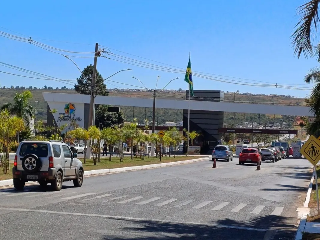 Excelente lote Condomínio Alto da Boa Vista.Ótima localização na quadra 200, pró...