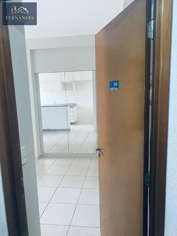 IMOBILIÁRIA FERNANDES aluga excelente apartamento no Ed. Village, no qual o mesm...