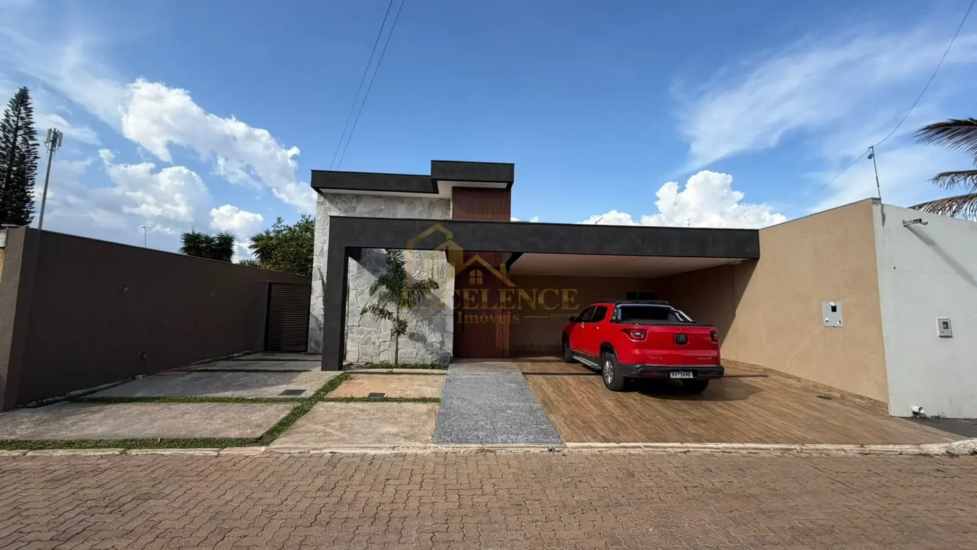 Excelente casa térrea na laje e com fino acabamento;3 suítes sendo uma com close...