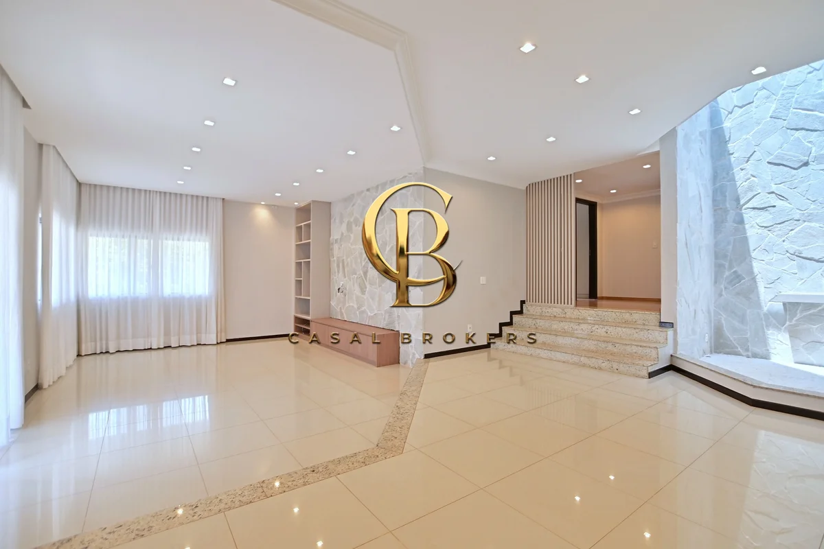 CASA COM PERSONALIDADE, LAZER E NATUREZA | CONDOMÍNIO AMOOB R$ 1.650.000,00Uma c...
