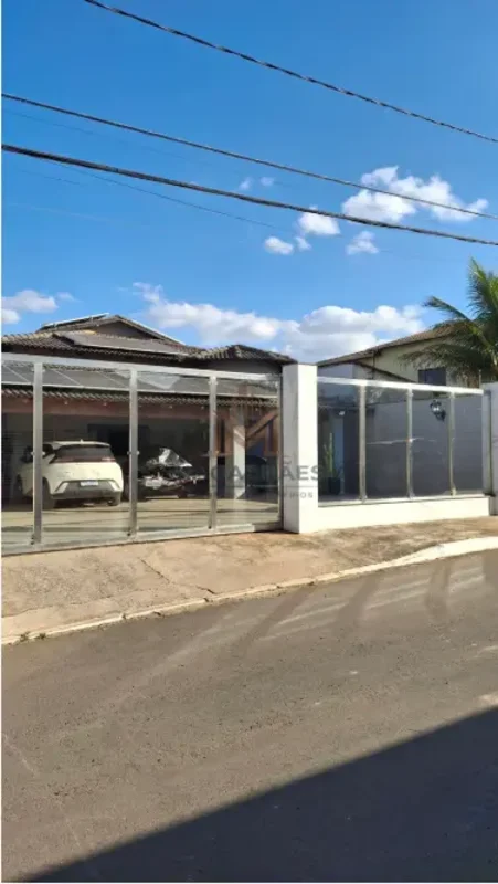 MANSÃO COLONIAL DE ALTO PADRÃO EM VICENTE PIRES – 800 M² DE TERRENO E 480 M² CON...