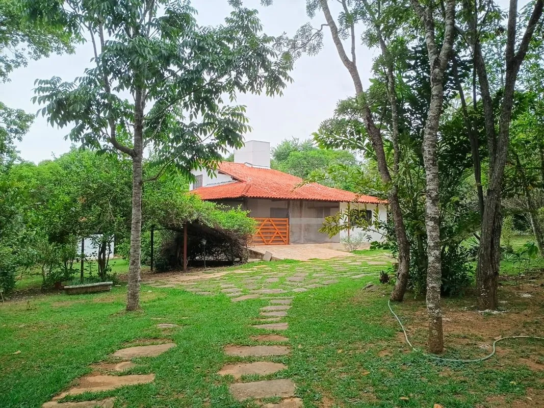 CASA MOBILIADA EM CONDOMÍNIO ECOLÓGICO EM PIRENÓPOLIS | 3 QUARTOS | TERRENO DE 3...