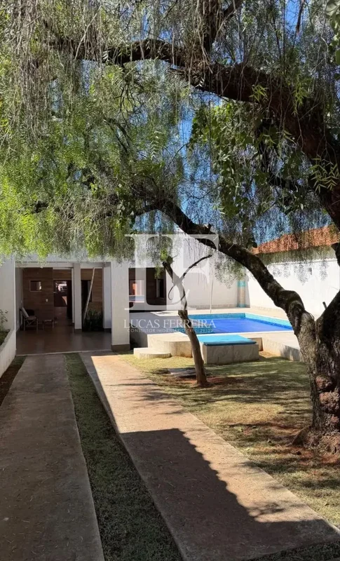 Casa Térrea Reformada, toda na Laje com Área de Lazer250m² construídos distribuí...