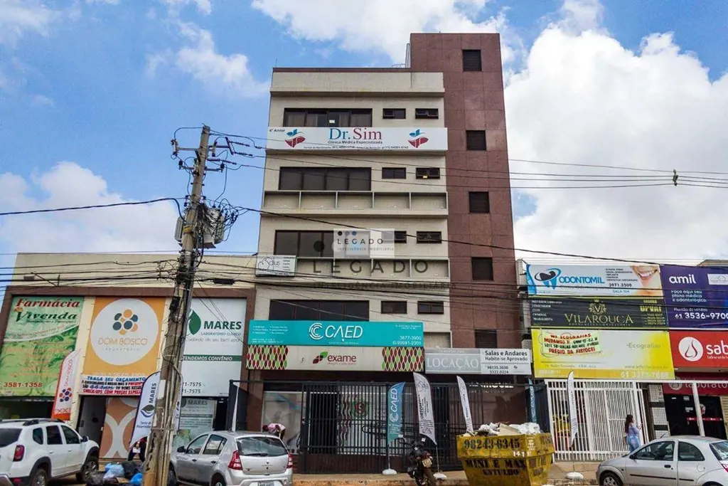 São 03 salas em vão livre em ótima localização com vista livre e banheiros com v...