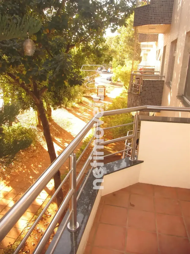 Apartamento com varanda, sala , banheiro social, quarto, cozinha e área de servi...