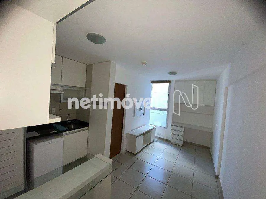 Composta por sala, quarto, banheiro e cozinha. Posição perpendicular, com divisó...