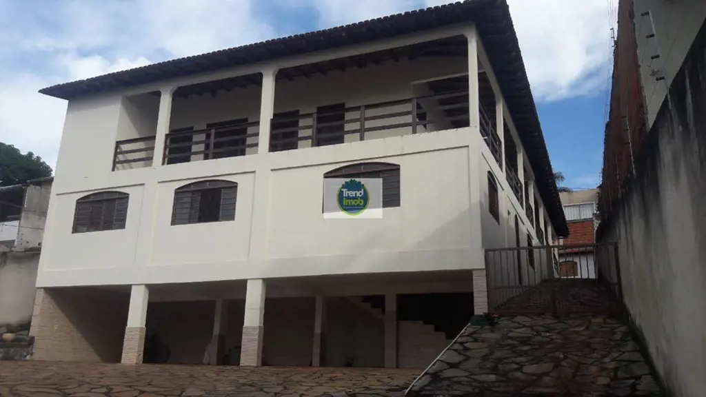 Com escritura, PRÓXIMO A EPTG!ACEITA FINANCIAMENTO!Casa Colonial composto por:6 ...