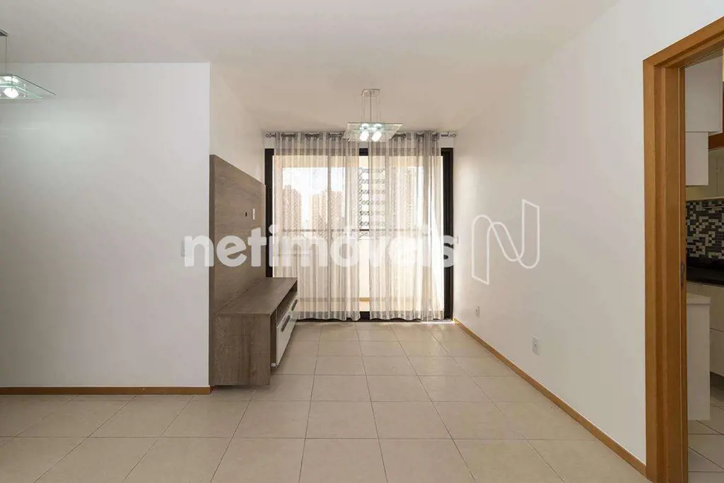 Rua 25 Sul - Apartamento 2 quartos, nascente, vista voltada para o shopping de Á...
