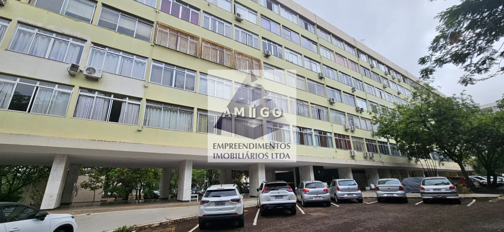 Apartamento bem localizado de 02 quartos ambos com armários planejados, sala amp...