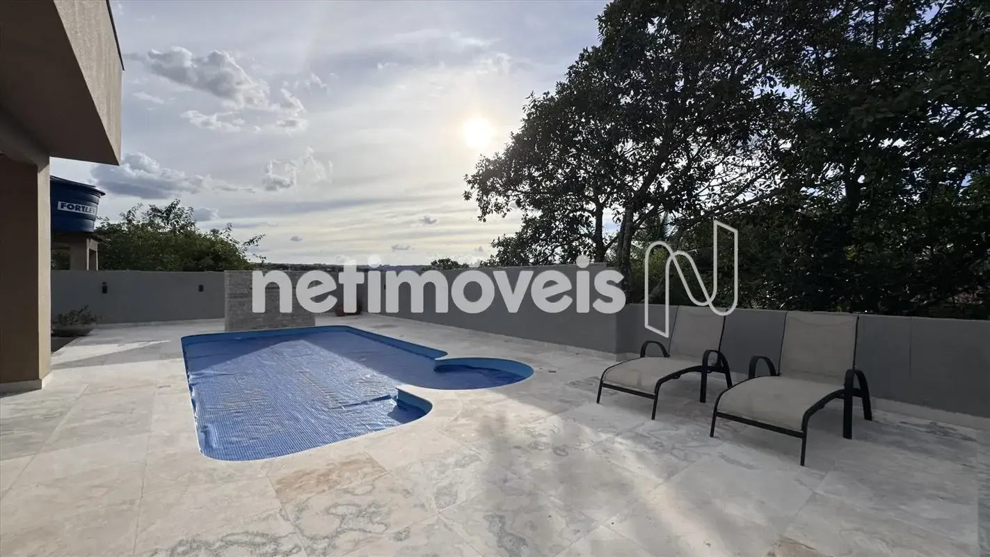 Localizada no Condomínio Belvedere Green, esta excelente residência une conforto...
