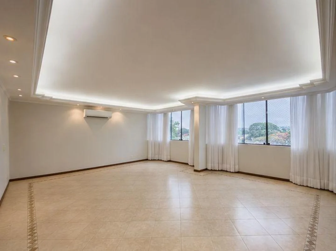 - Apartamento com ar na sala e suite; - Excelente localização - próximo ao melho...