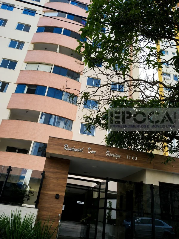 Este apartamento oferece ambientes amplos e bem distribuídos, ideal para quem bu...