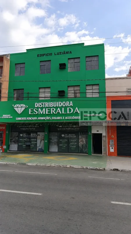 Estas salas comerciais oferecem um espaço funcional e versátil, ideal para escri...