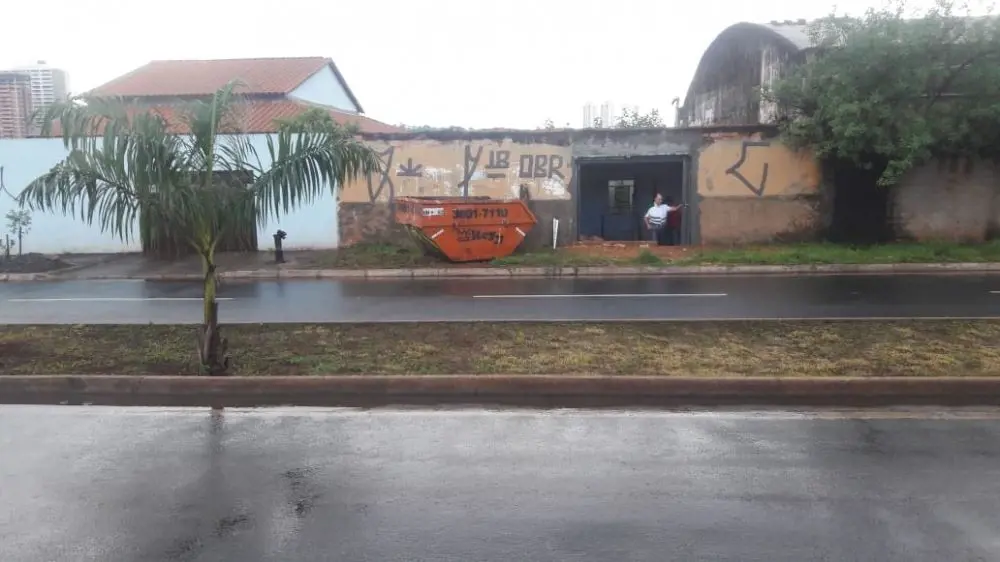 Excelente Lote Comercial com 02 Frentes para Av. Leste Oeste e Rua dos Ferroviá...