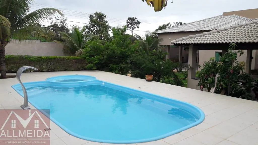 VENDE ÓTIMA CASA COM TRÊS SUÍTESSALA BEM AMPLALAVABOCOZINHAÁREA DE SERVIÇODEPEND...