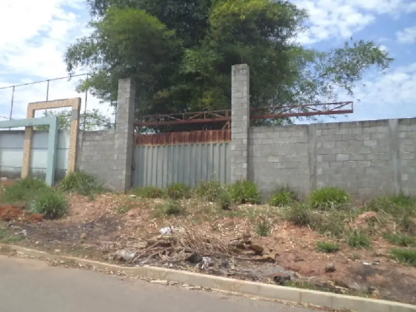  Área Comercial com 4890,00M2 Área toda murada com blocos de cimento. Aluguel ma...