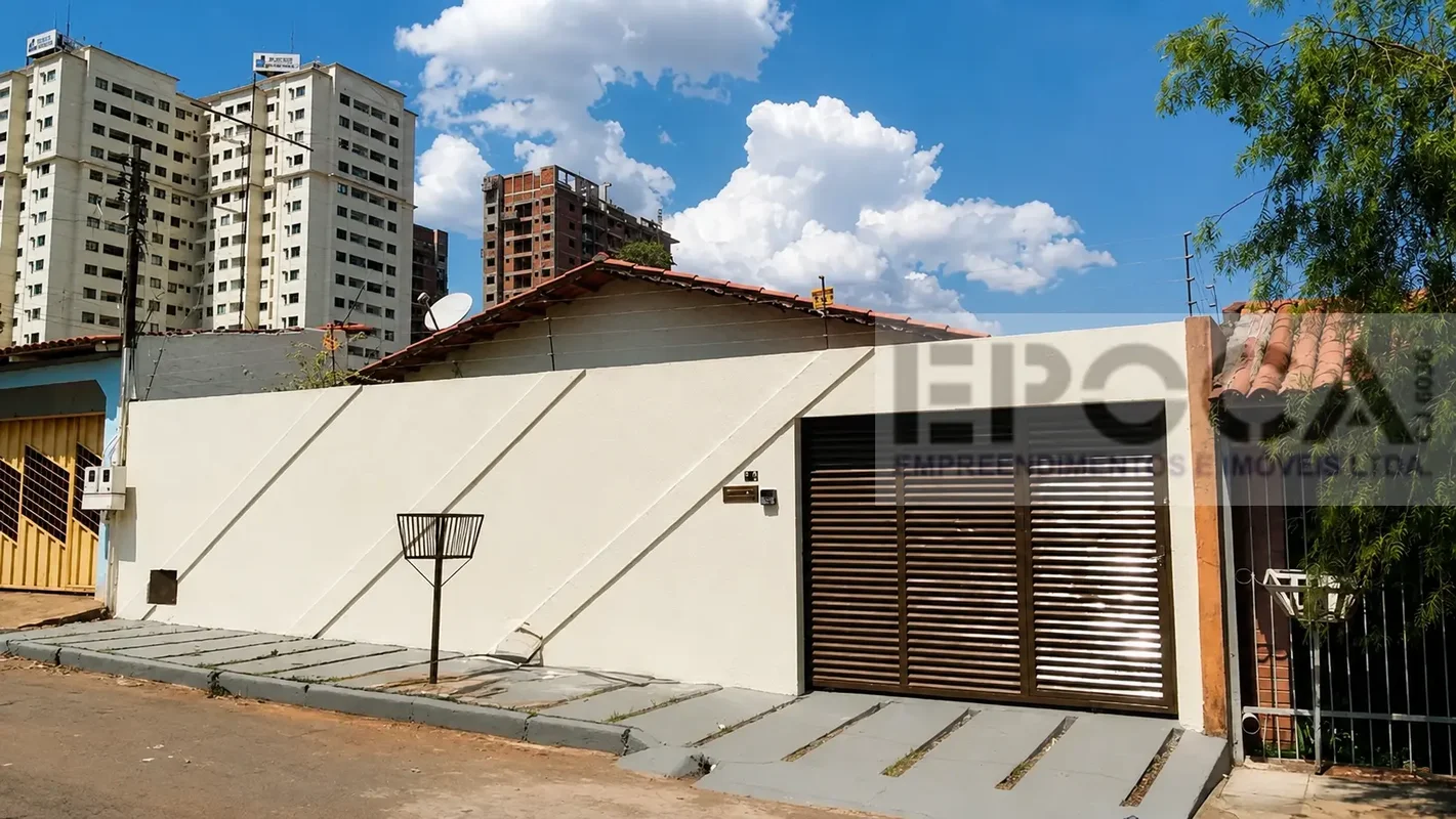 Esta casa oferece ambientes bem distribuídos, área externa agradável e recursos ...
