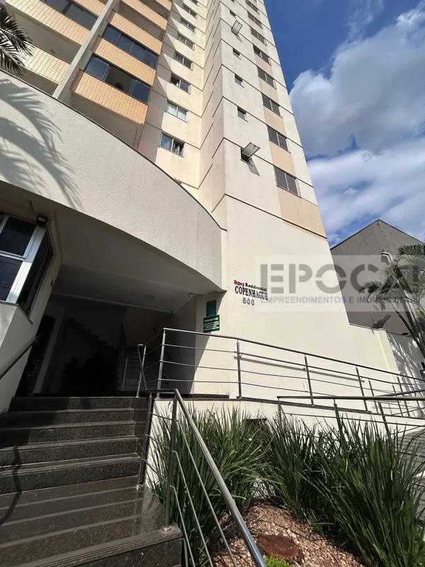 Apartamento com 02 quartos, sendo 01 suíte com armários, sala com sacada, cozinh...