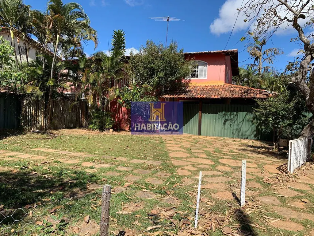 Casa com 3 quartos, sendo 2 suítes, 1 escritório, duas salas amplas, banheiro so...