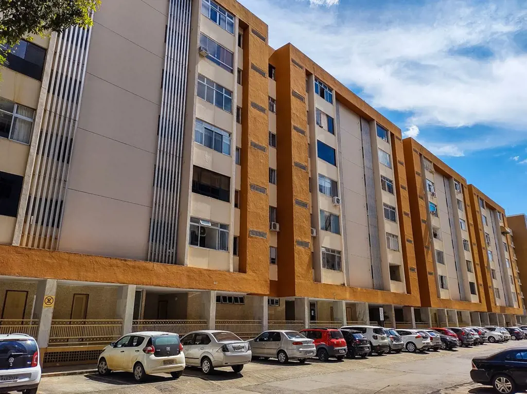 Planalto Central Imóveis aluga excelente apartamento reformado, bem localizado p...