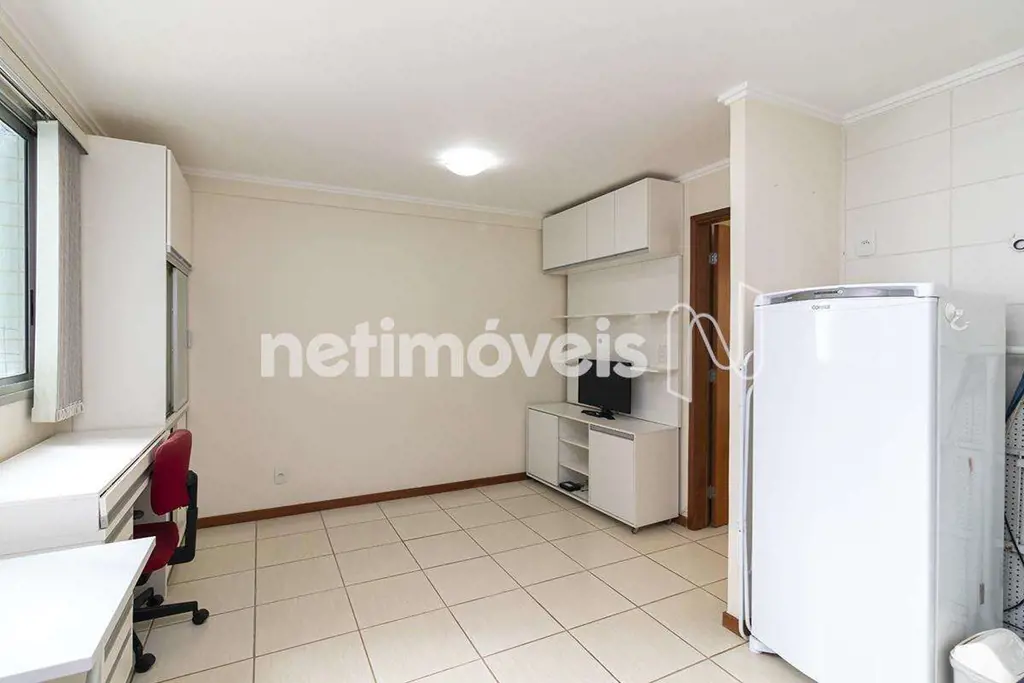 Apartamento de 1 quarto, de canto e vazado, semi-mobiliado. Localização:Localiza...