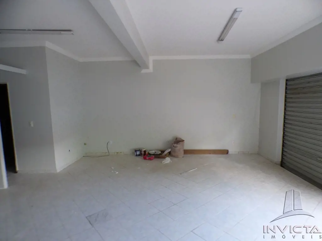 Ótimo investimento. Loja 50m2 em vão livre com 01 banheiro social. Em excelente ...