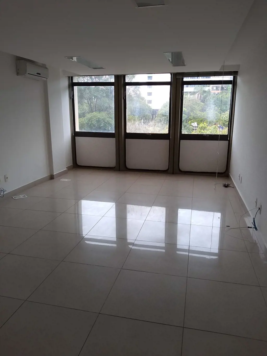 Sala Comercial para locação - Localizada no Edifício Serra Dourada - No Setor Co...
