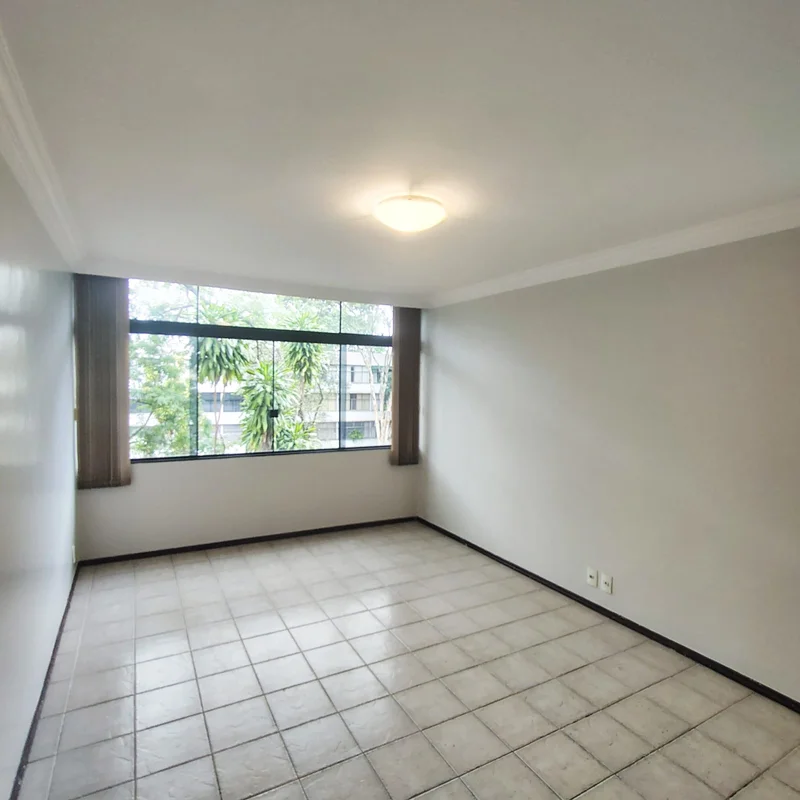 SQN 405 – 85 M² | ASA NORTE | 3 QUARTOS | 1 SUÍTEEXCELENTE APARTAMENTO PARA ALUG...