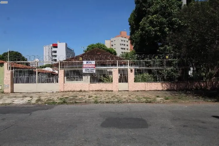 Casa com 3 quartos, mais 2 quitinete terreno 800m2 ótimo para investimentoLocali...
