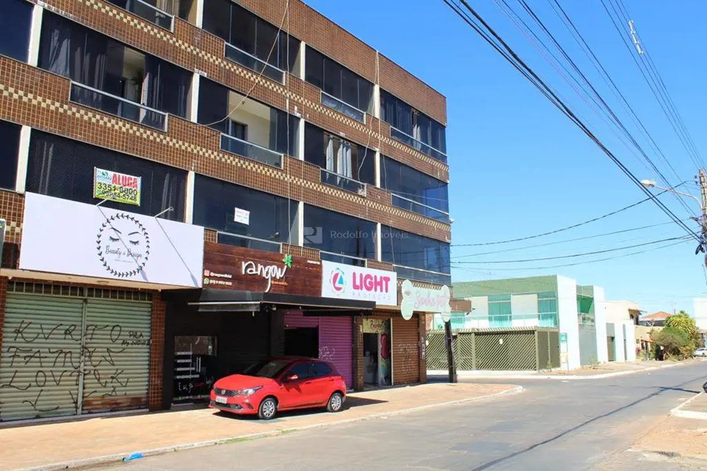 UM QUARTO COM VARANDA FECHADA EM BLINDEX, SALA , COZINHA COM ÁREA DE SERVIÇO CON...