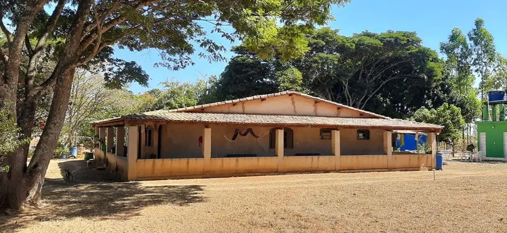 Vendo Chácara, DF-130, 15.000m², Casa Sede com 4 Quartos sendo 1 Suíte, Banheiro...