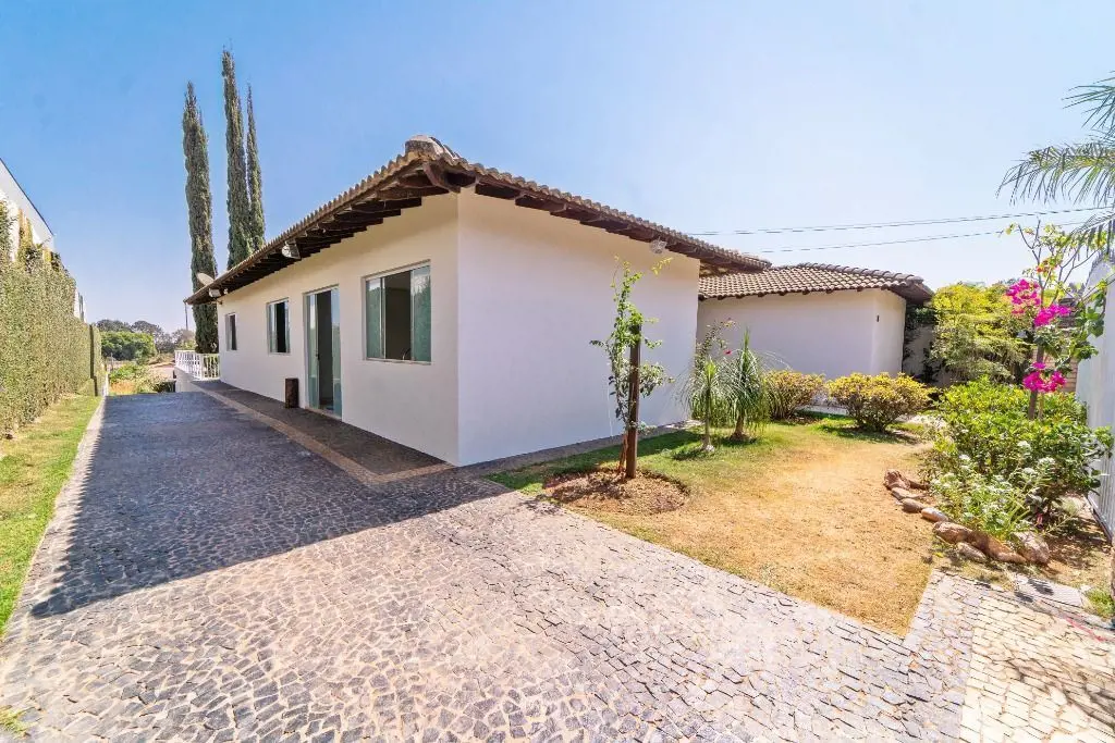 Premier Imob aluga linda casa na SHIS QI 27Descrição do imóvel:- 4 Quartos, send...