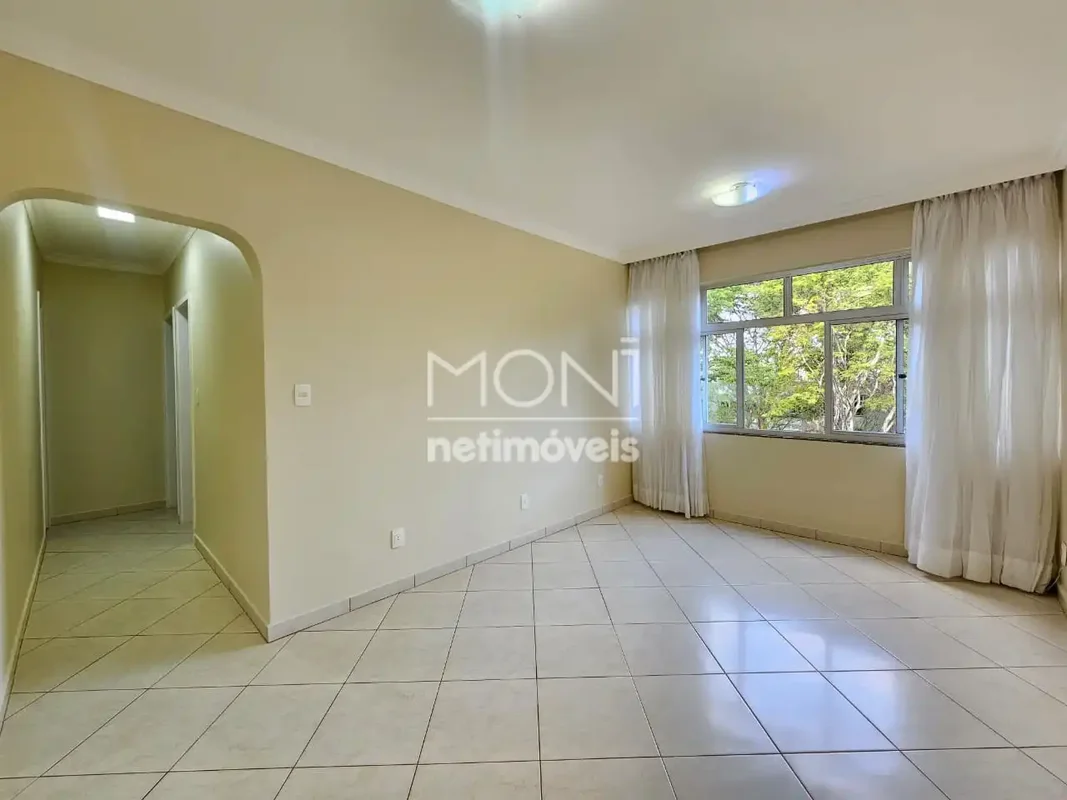 Apartamento em andar alto, vista para dentro da quadra, bem ventilado e iluminad...