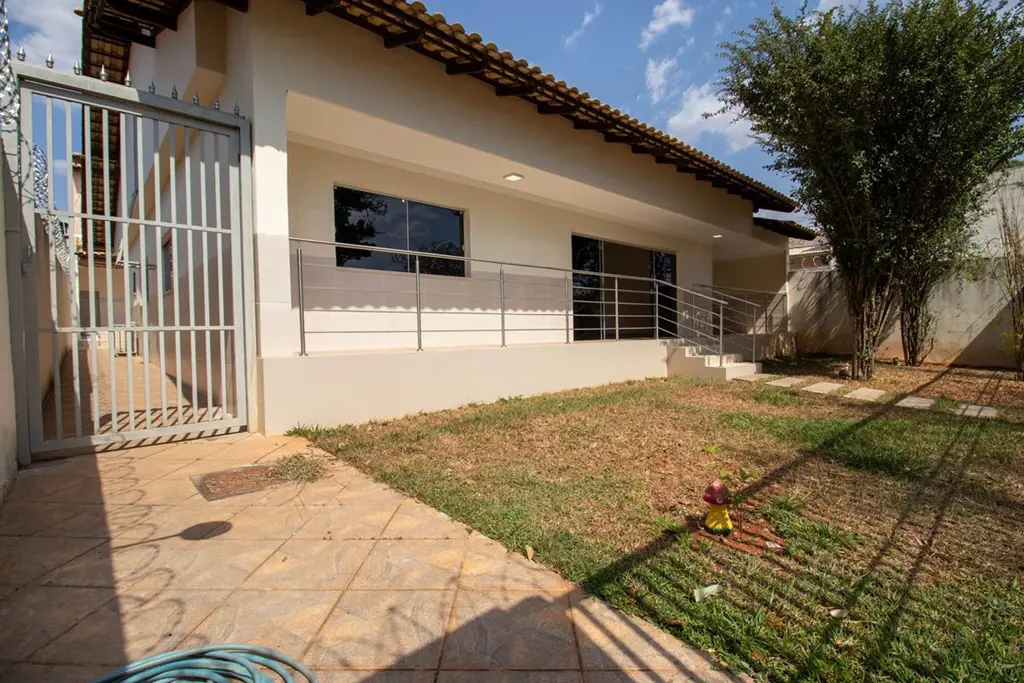 A GM Imóveis vende casa reformada e apartamento localizado na Quadra 3, Sobradin...