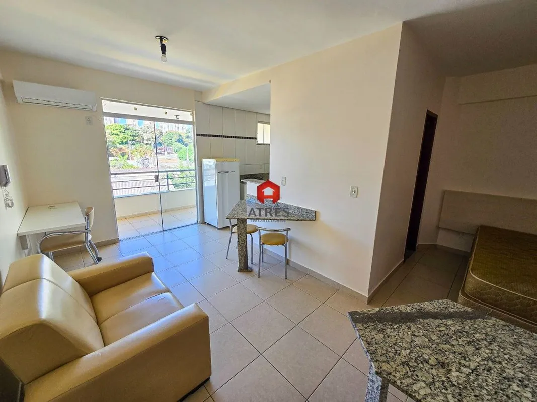 Flat com aproximadamente 35m² de área privativa composto de: sala de estar/janta...
