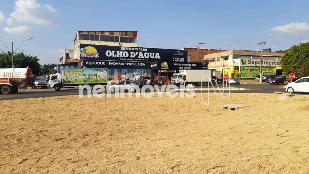 Oportunidade de investimento... Prédio de 900m² - Com 1 Kitinete Conjugada e 13 ...