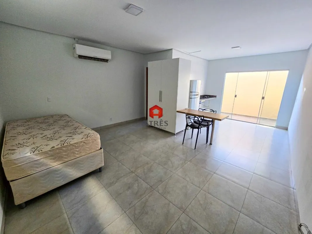 Localizado no Setor Nova Suíça com aproximadamente 30m² composto de: 1 quarto co...
