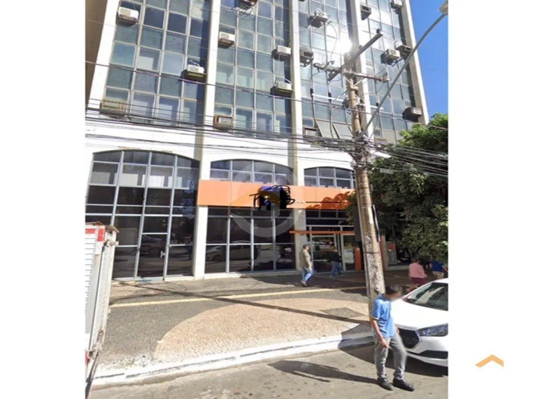 Imóvel comercial na Avenida Goiás em Goiânia, com mais de 2.400 m2, sendo sala c...