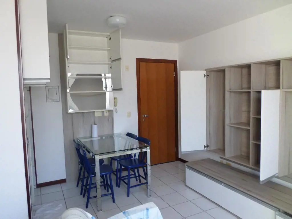 Excelente Kit no edifício Grand Ville da Asa Sul.Com 25m², situada no 5º e últim...