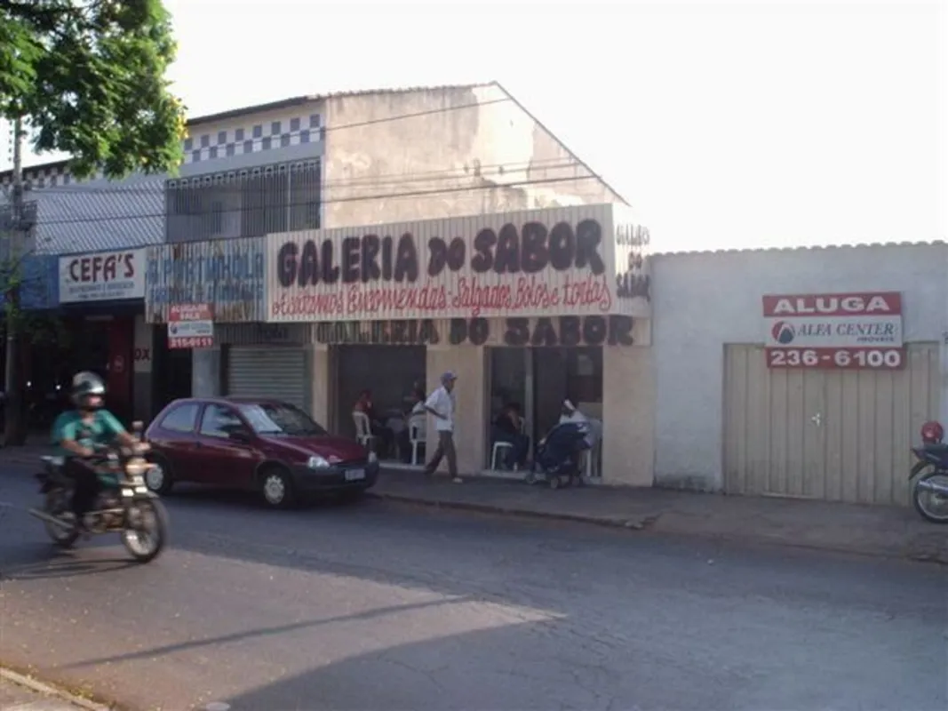 Sala comercial com 21,00mÂ², 01 banheiro.Piso cerÃ¢mico, forro de gesso e estaci...