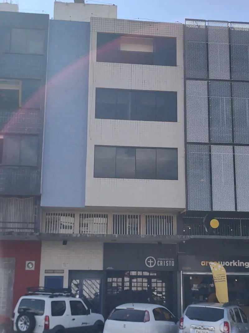 Apartamento reformado (sala e quarto) com armário, cozinha com armários e tanque...