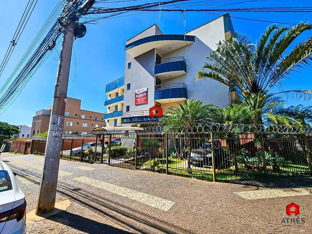 Flat com aproximadamente 35m² de área privativa composto de: sala de estar/janta...