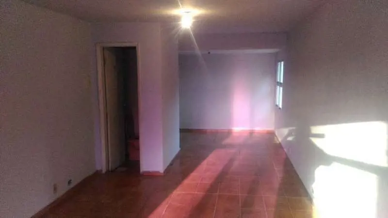 Sala Comercial para LocaçãoSala comercial em galeria, com aproximadamente 45 m²,...