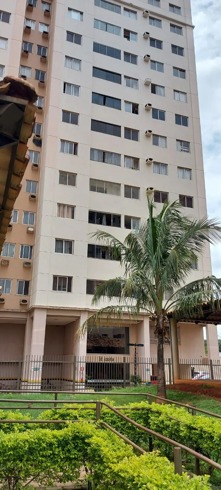A ARCO ÍRIS IMÓVEIS ALUGA: Ótimo apartamento com aproximadamente 60m2, ótima loc...