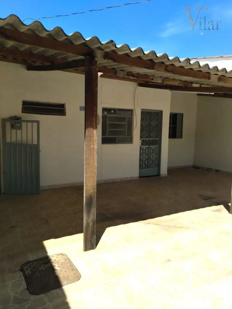 VILAR IMÓVEIS ALUGA!!ÓTIMA CASA QNO 03 COMPOSTA POR:* 03 QUARTOS* BANHEIRO*SALA*...