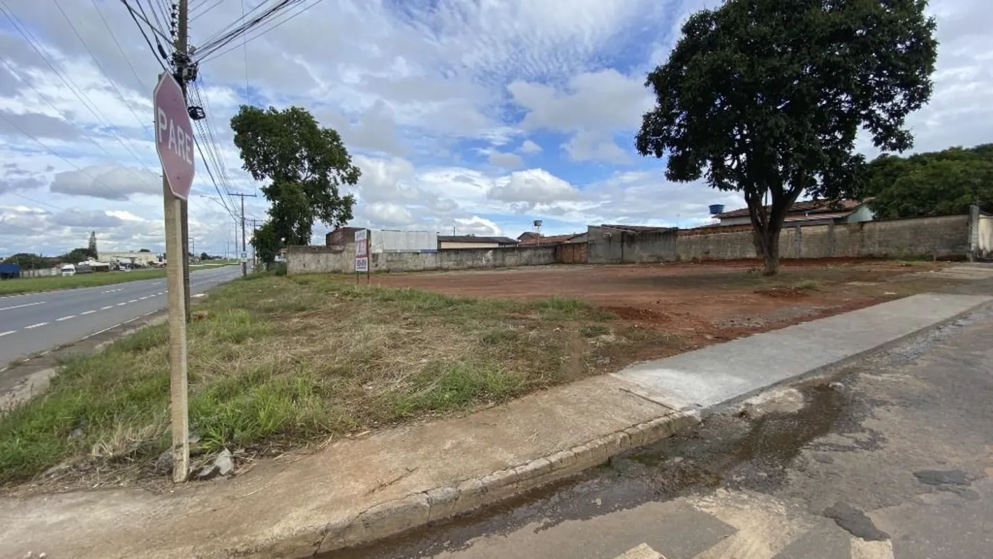 Oportunidade no Anel ViÃ¡rio!Ãrea comercial de aproximadamente 1.200 mÂ², estra...