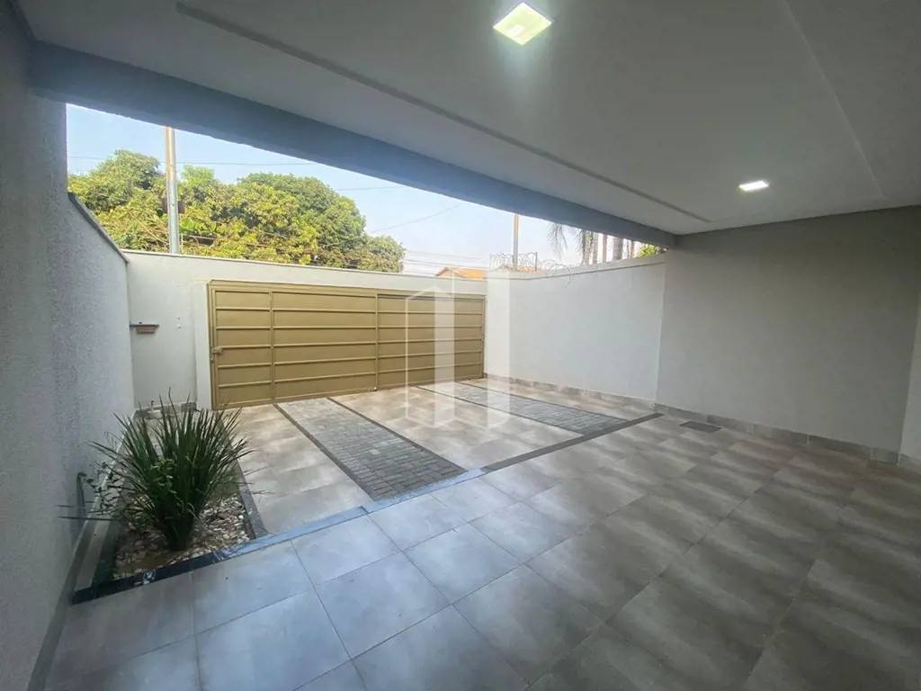 Casa térrea com 210 m² de área total e 140 m² de área útil. Com 03 quartos, send...
