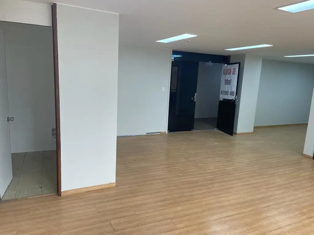 excelente sala comercial , 90m dividida com grande salao amplo andar alto , fere...