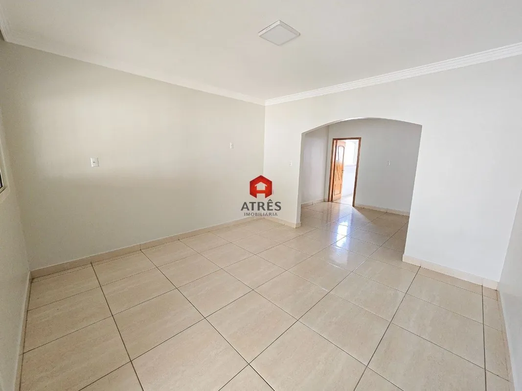 Localizada no Setor Urias Magalhães com aproximadamente 210m² de área privativa ...
